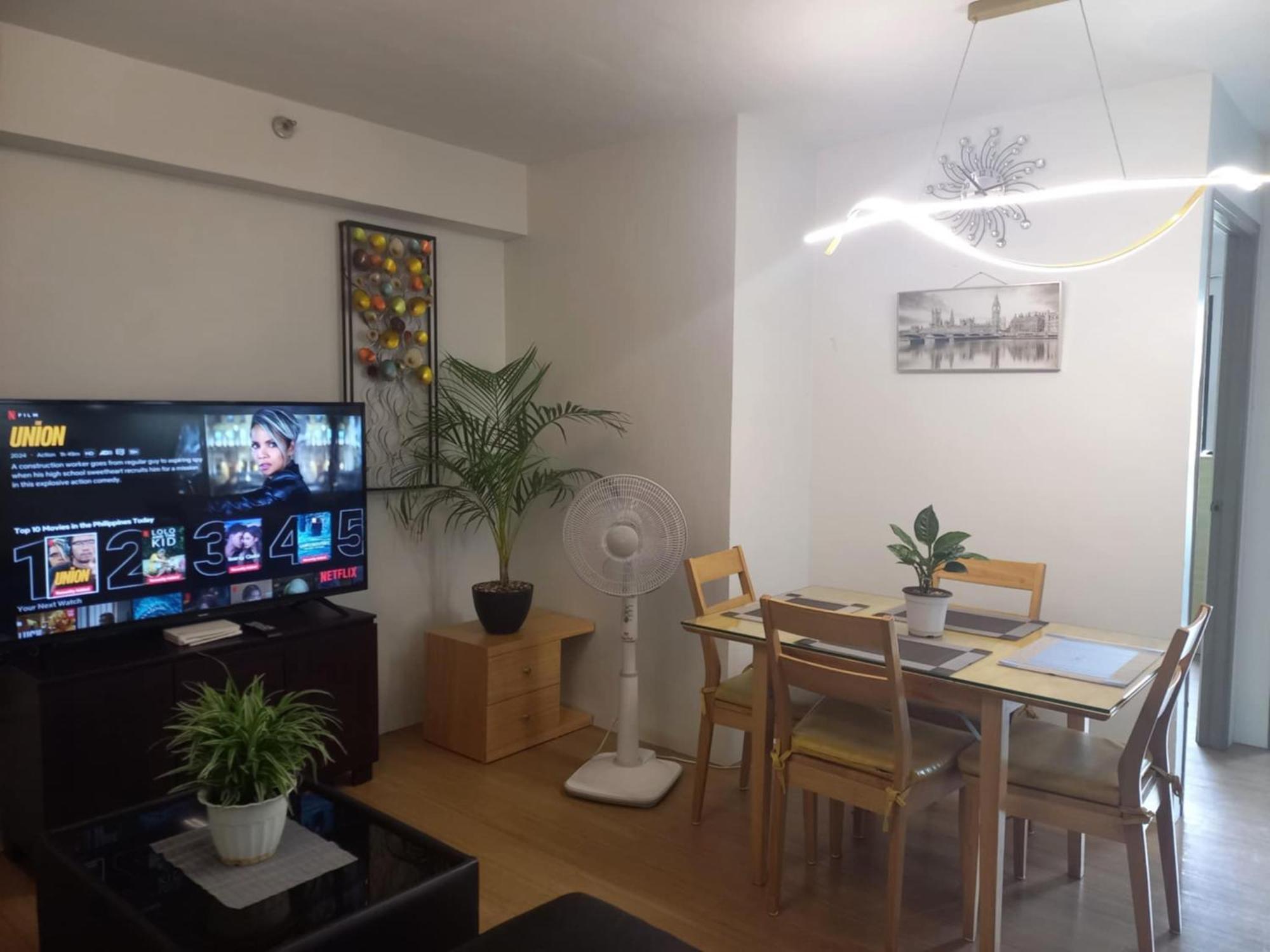 Apartment Pine Tagaytay Luxury Spacious 2 Bedroom With Balcony Amenities View
